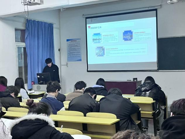 與青春共舞，和維權(quán)同行