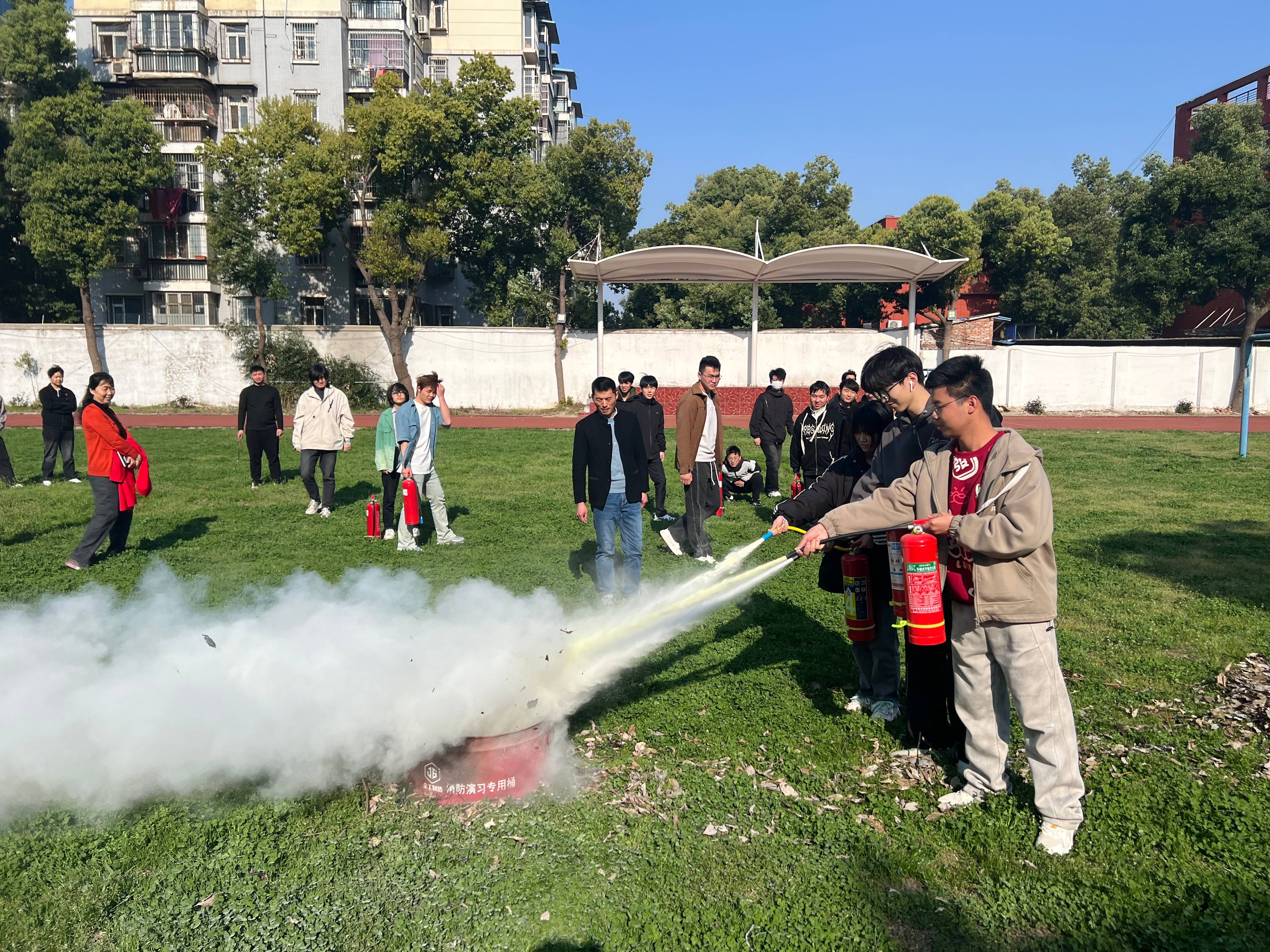 我院開展消防宣傳系列活動，共筑校園“防火墻”