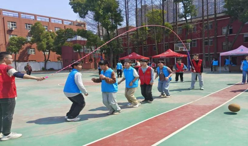 融黨性于拓展，聚力量在黨校