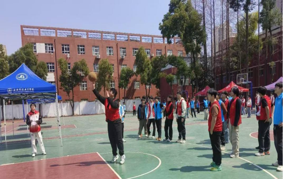 融黨性于拓展，聚力量在黨校