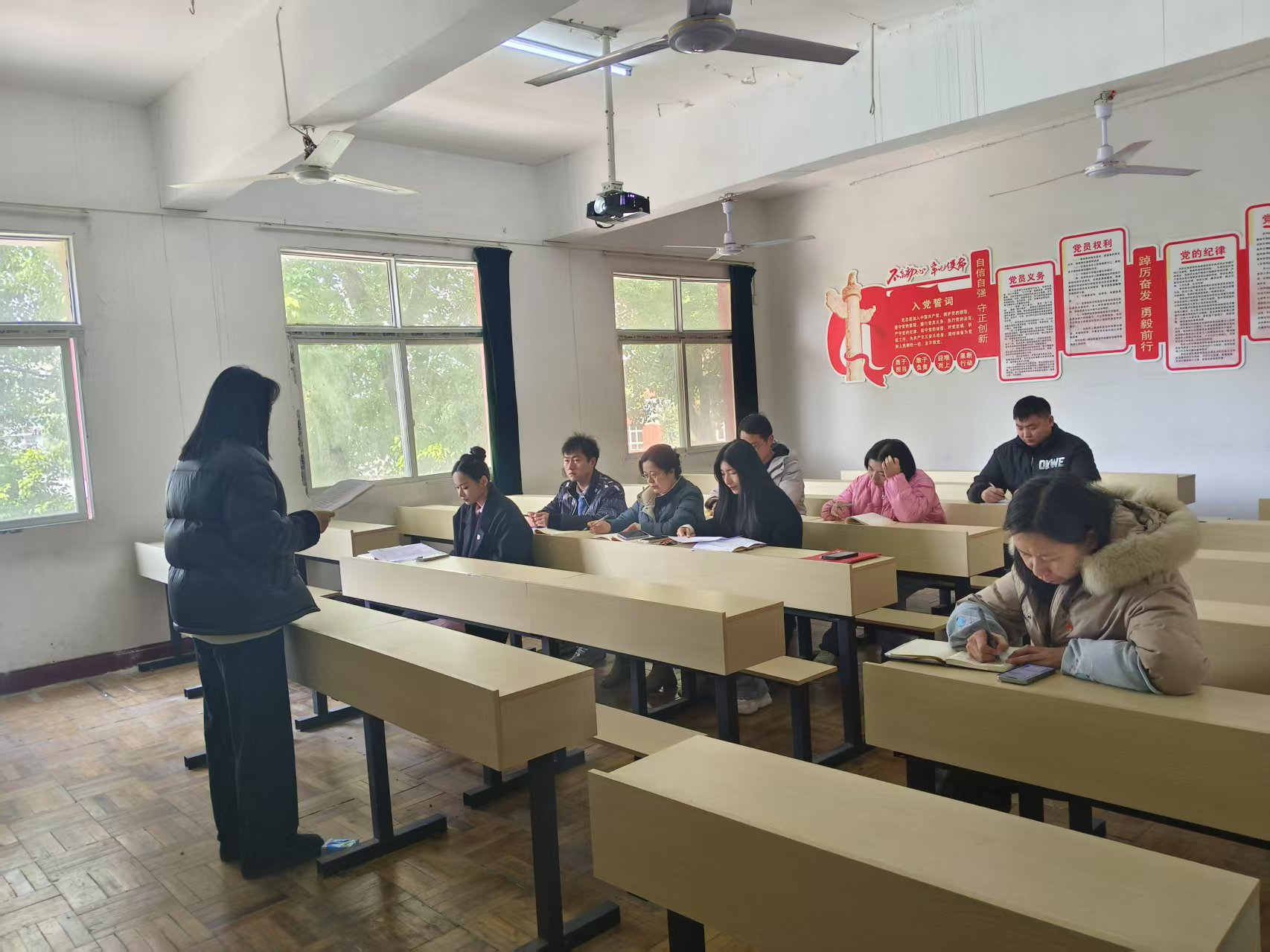 扎實(shí)開(kāi)展組織生活會(huì)，增強(qiáng)支部凝聚力向心力