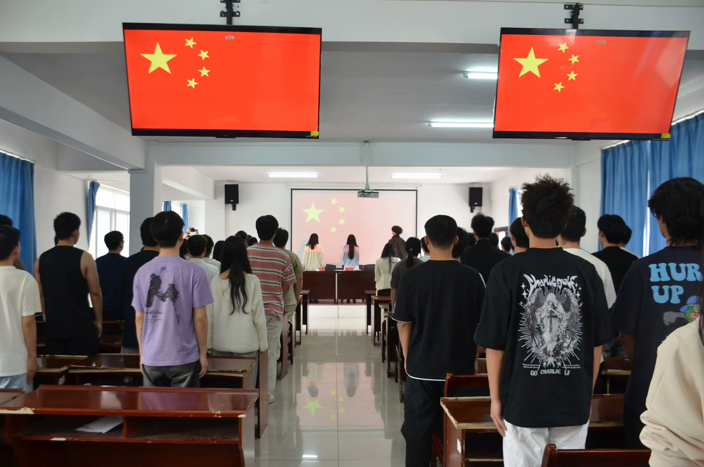 武漢科技職業(yè)學(xué)院第七期團(tuán)課結(jié)業(yè)典禮暨入團(tuán)儀式圓滿舉行 武漢科技職業(yè)學(xué)院第七期團(tuán)課結(jié)業(yè)典禮暨入團(tuán)儀式圓滿舉行