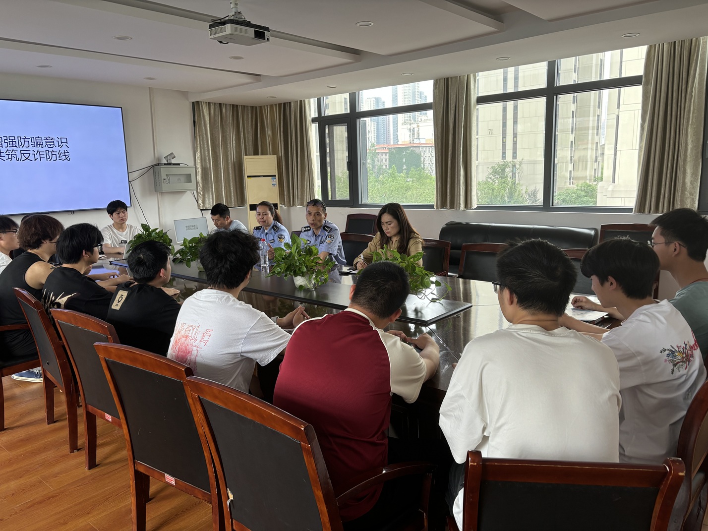 武漢科技職業(yè)學(xué)院 開展反詐宣傳，筑牢校園安全防線