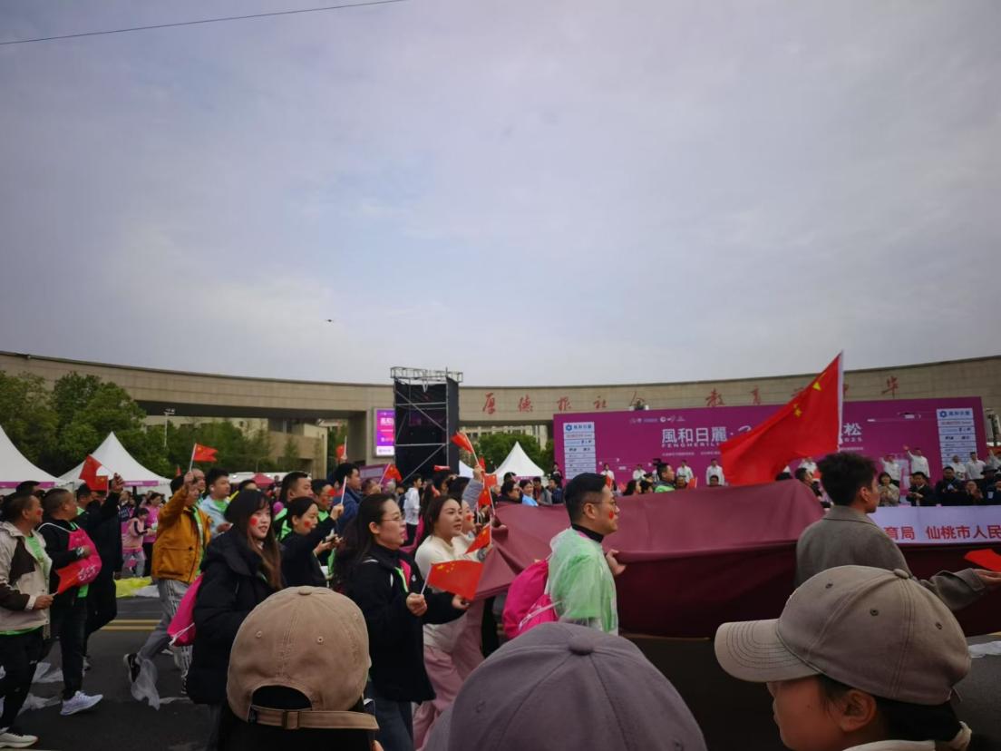 武科職學(xué)子唐方宇：仙桃馬拉松上閃耀的青春擔(dān)當(dāng)