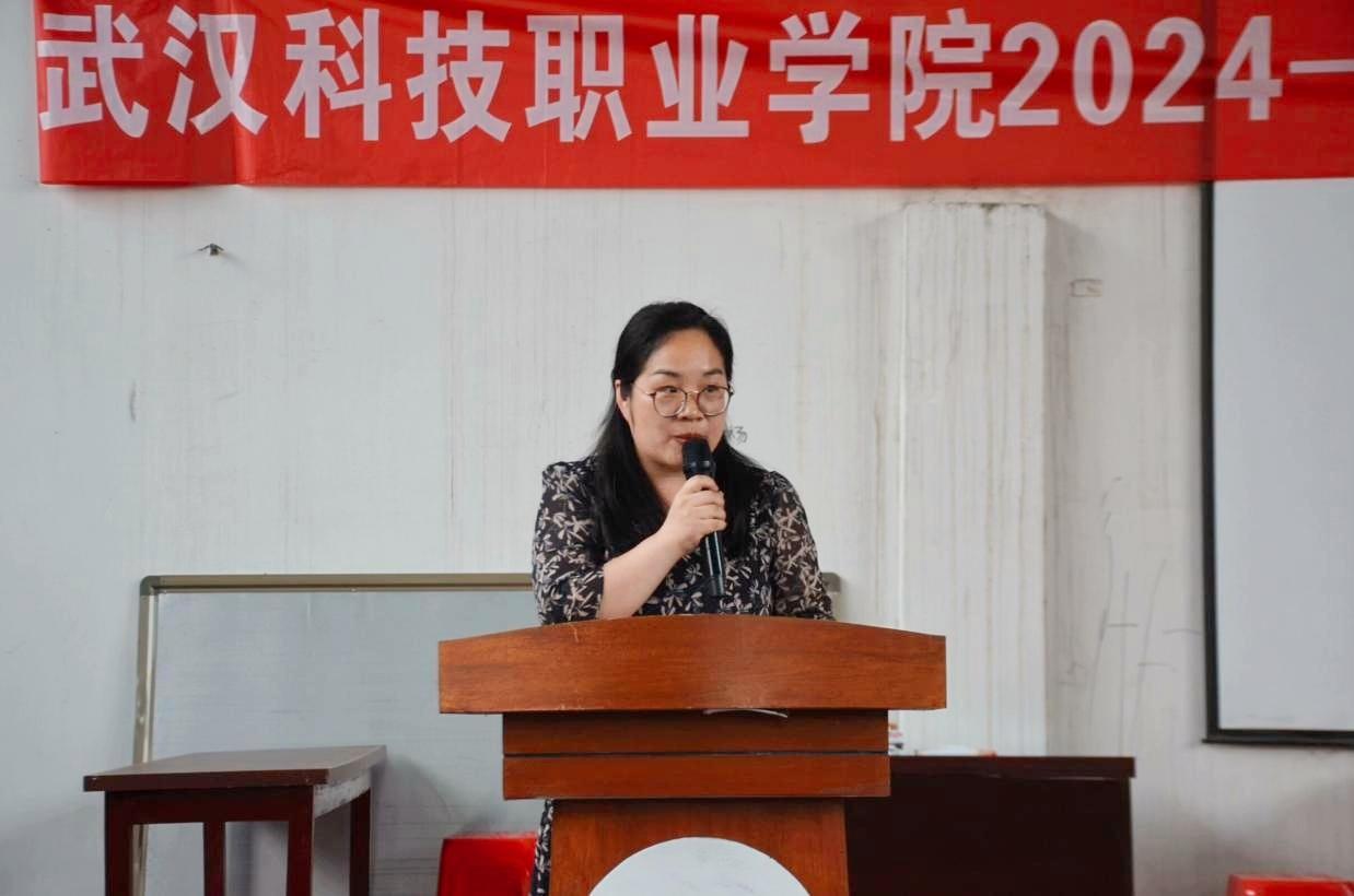 以青春之名，赴時代之約 ——武漢科技職業(yè)學(xué)院2024-2025學(xué)年“五四”表彰大會暨文藝匯演隆重舉辦