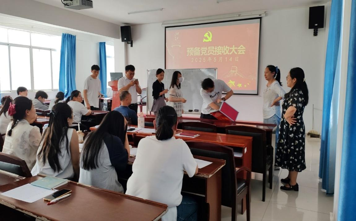 青春心向黨， 薪火永相傳