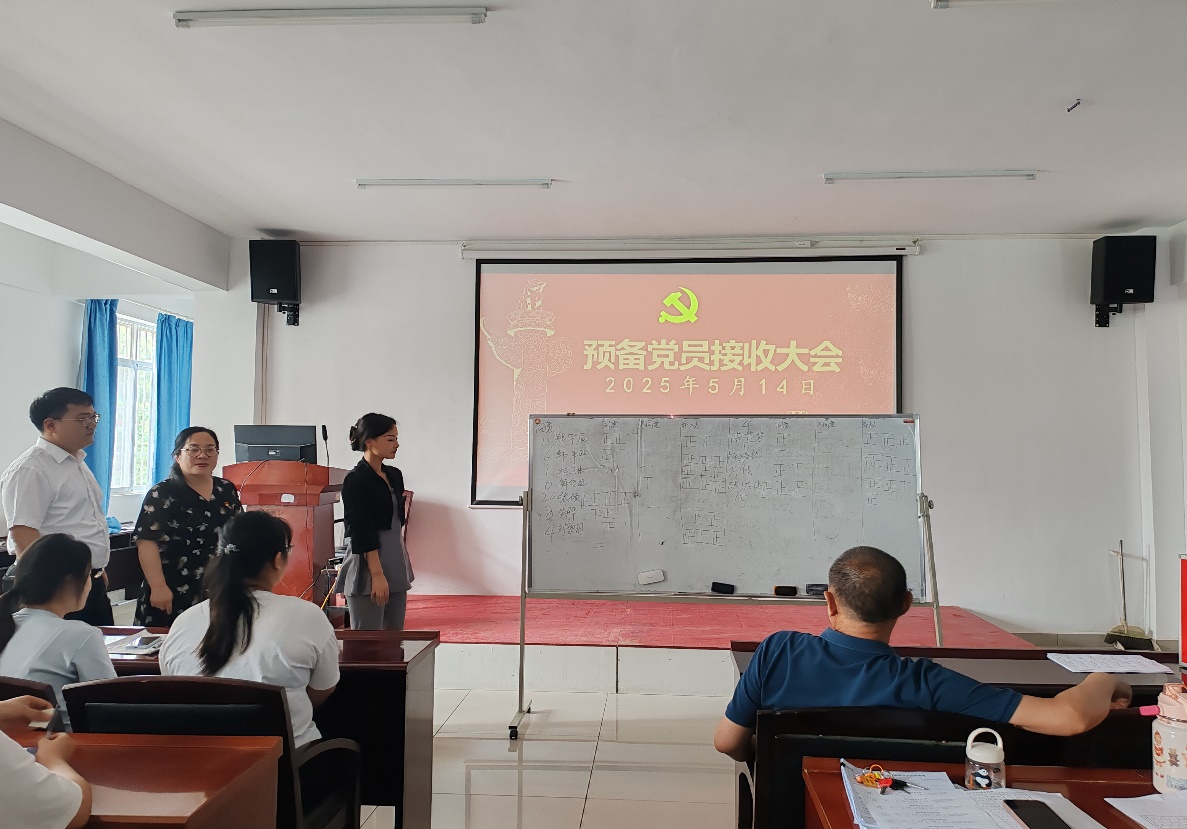 青春心向黨， 薪火永相傳