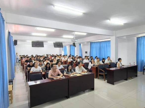 武漢市中心醫(yī)院來我院開展心理健康講座