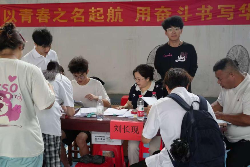 青春啟航 夢想綻放——武漢科技職業(yè)學(xué)院2025屆畢業(yè)季