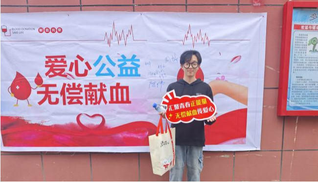 武漢科技職業(yè)學(xué)院學(xué)子踴躍獻(xiàn)血 以熱血青春傳遞愛心