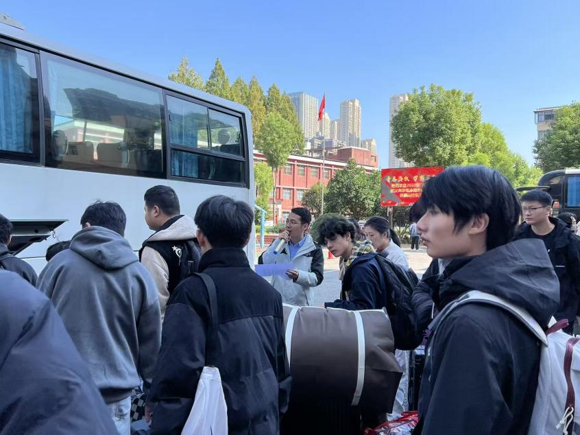 黨建護航實習路 校企攜手啟新程—武漢科技職業(yè)學院52名學子赴武漢海爾電冰柜有限公司開展崗位實習