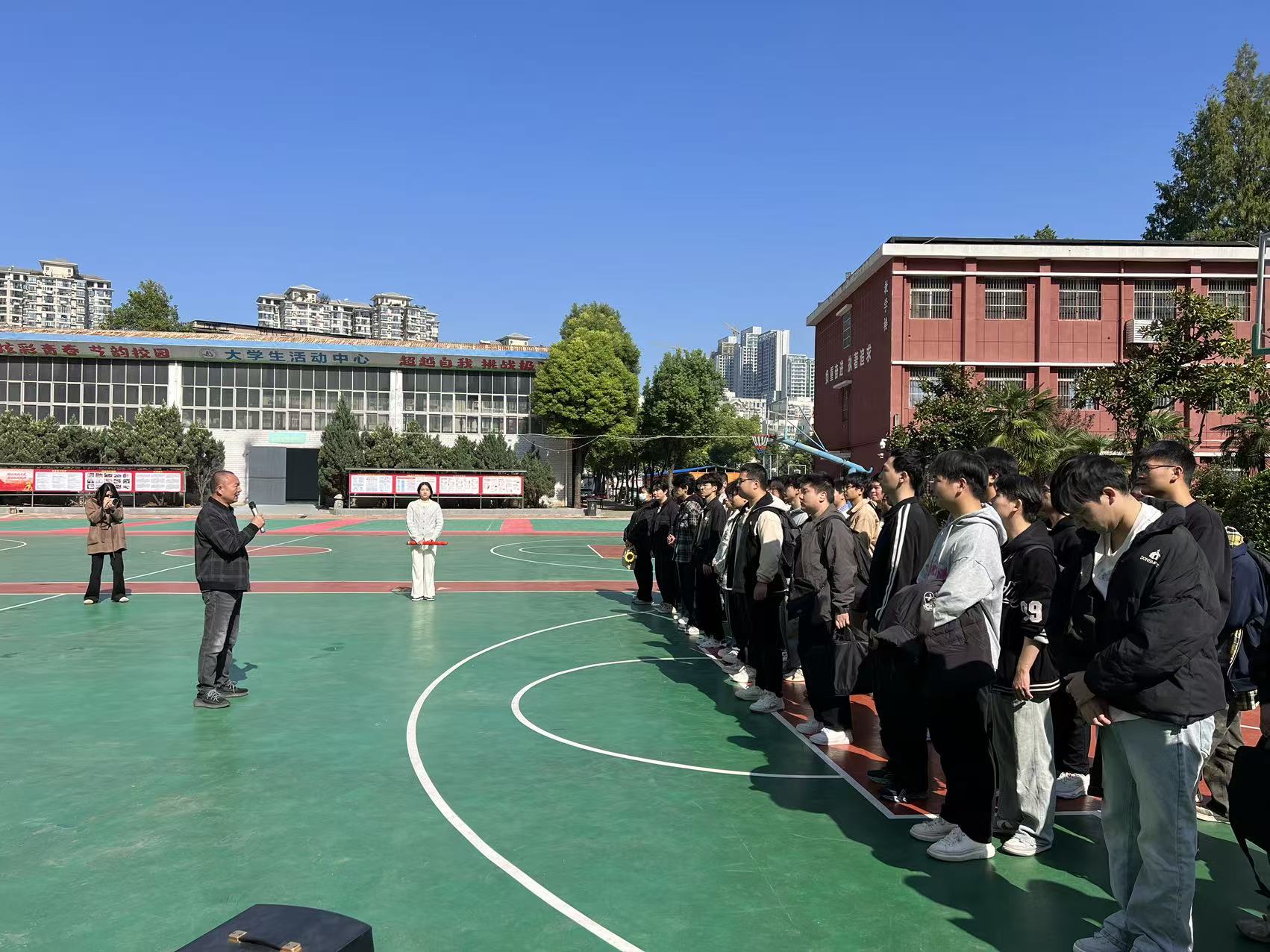 黨建護航實習路 校企攜手啟新程—武漢科技職業(yè)學院52名學子赴武漢海爾電冰柜有限公司開展崗位實習