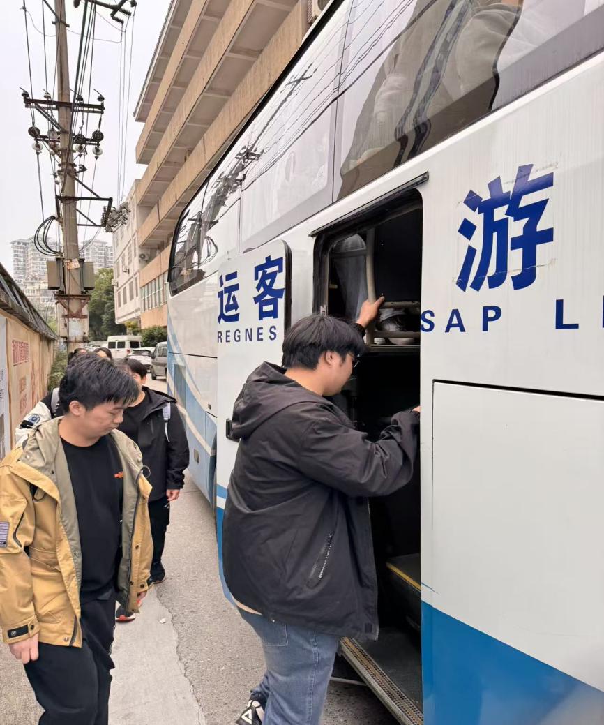 青春盛放 夢(mèng)想啟航——武漢科技職業(yè)學(xué)院2023級(jí)學(xué)生赴武漢華僑城實(shí)業(yè)發(fā)展有限公司開(kāi)展崗位實(shí)習(xí)