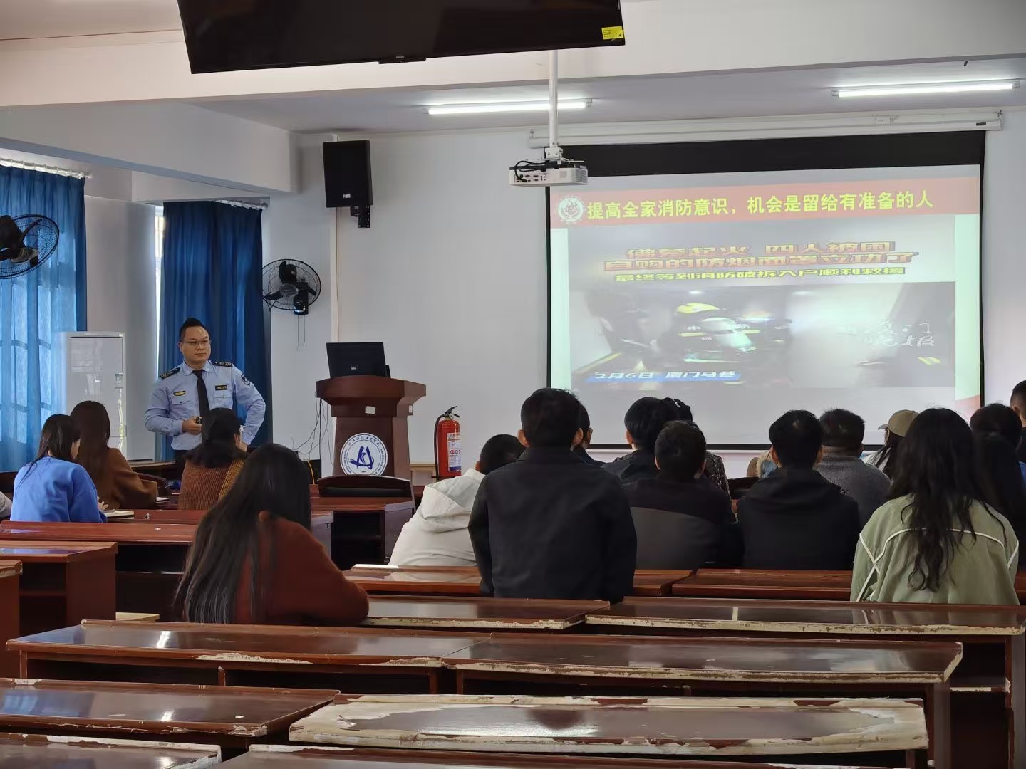 武漢科技職業(yè)學院開展消防安全專題培訓 暨實戰(zhàn)演練——筑牢校園安全防線