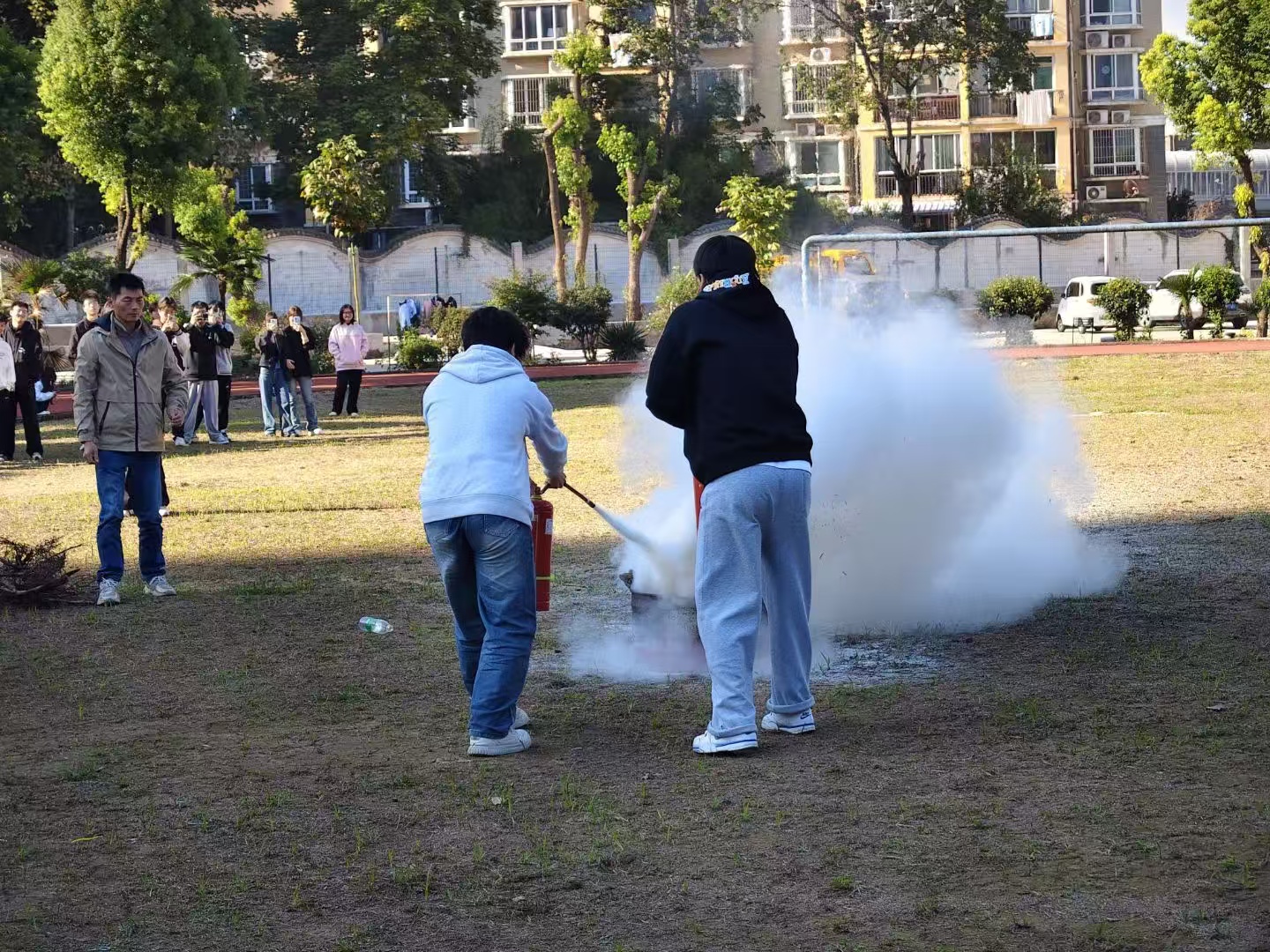 武漢科技職業(yè)學院開展消防安全專題培訓 暨實戰(zhàn)演練——筑牢校園安全防線