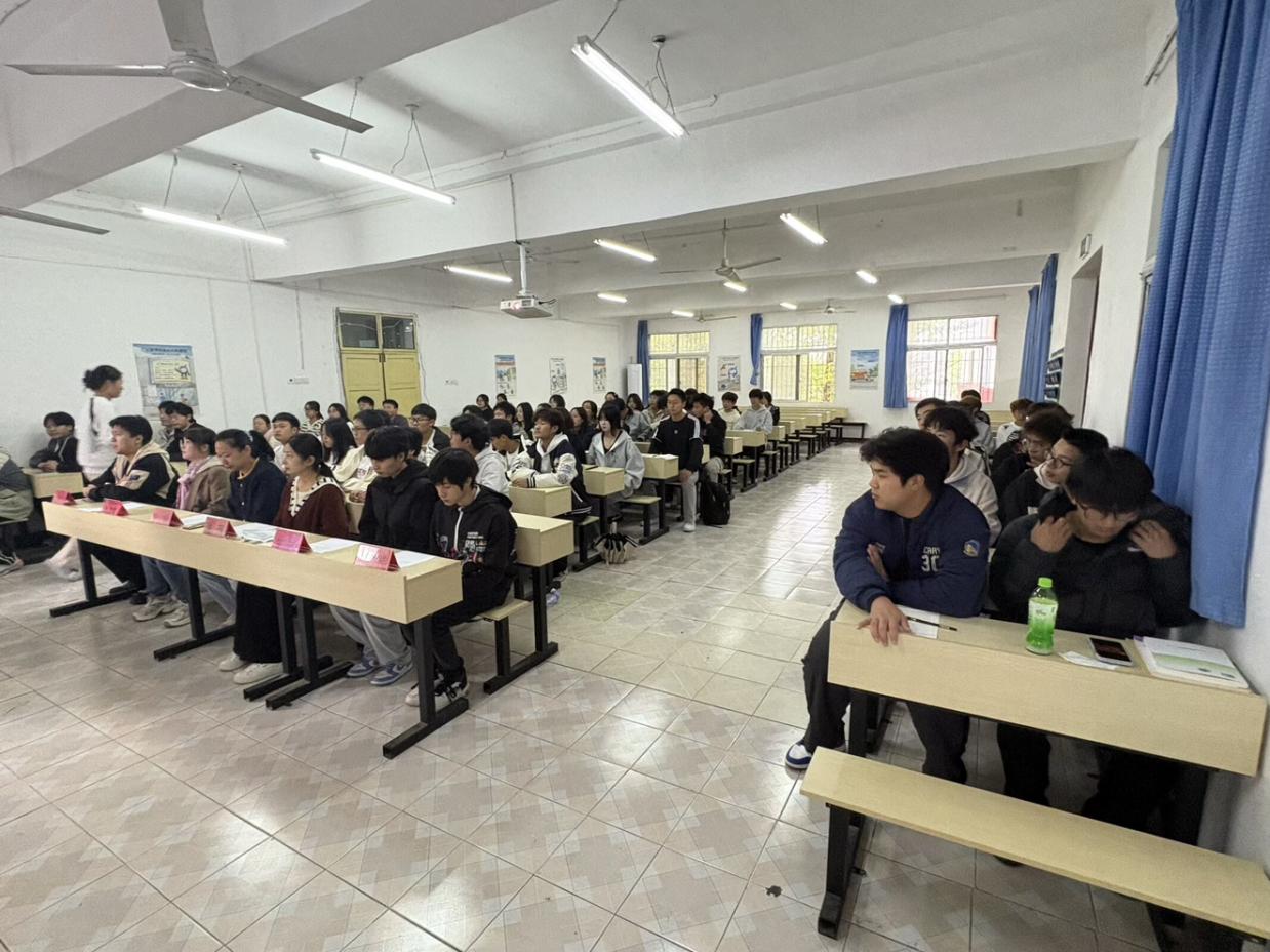 武漢科技職業(yè)學院第八期團課開班儀式順利舉行 武漢科技職業(yè)學院第八期團課開班儀式順利舉行