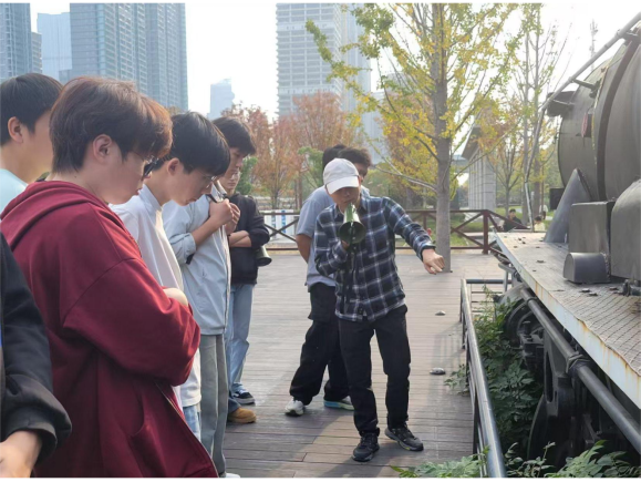 我院開展2025級學生四美塘文化公園沉浸式實踐教學活動