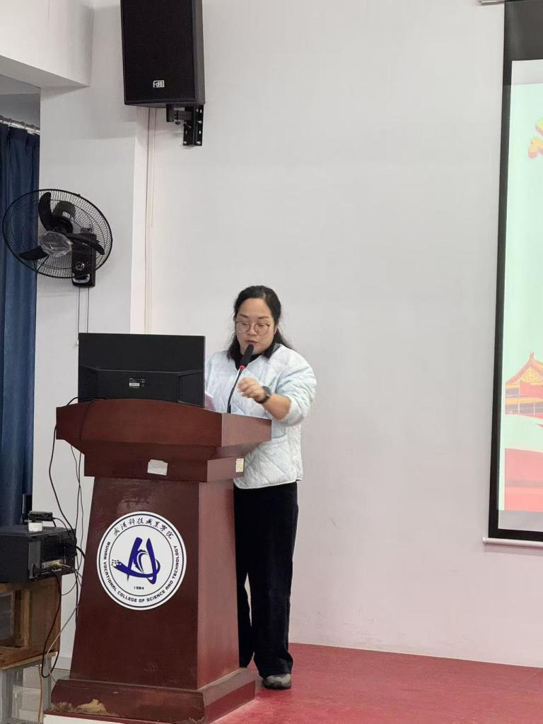 淬煉初心強(qiáng)作風(fēng) 砥礪奮進(jìn)啟新程—— 武漢科技職業(yè)學(xué)院舉行預(yù)備黨員宣誓儀式暨作風(fēng)建設(shè)專題學(xué)習(xí)