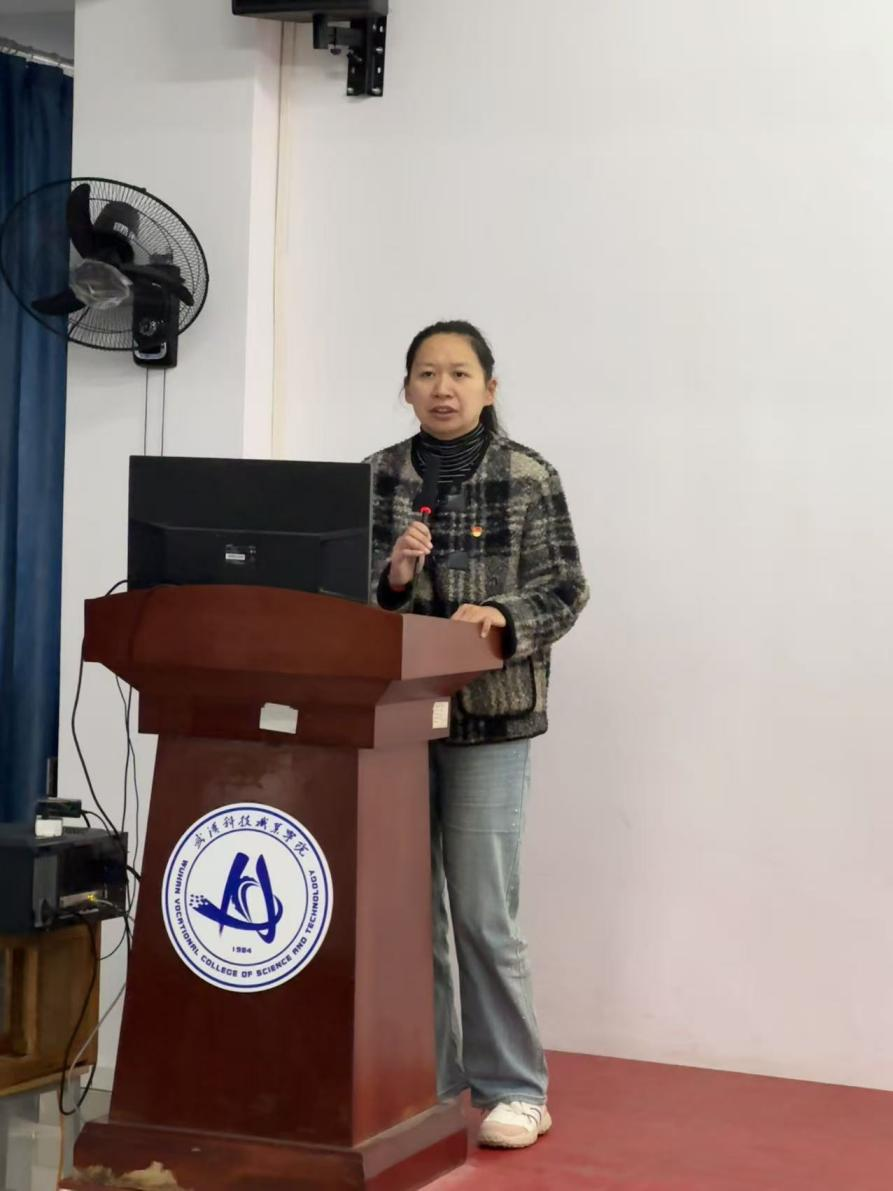 淬煉初心強(qiáng)作風(fēng) 砥礪奮進(jìn)啟新程—— 武漢科技職業(yè)學(xué)院舉行預(yù)備黨員宣誓儀式暨作風(fēng)建設(shè)專題學(xué)習(xí)