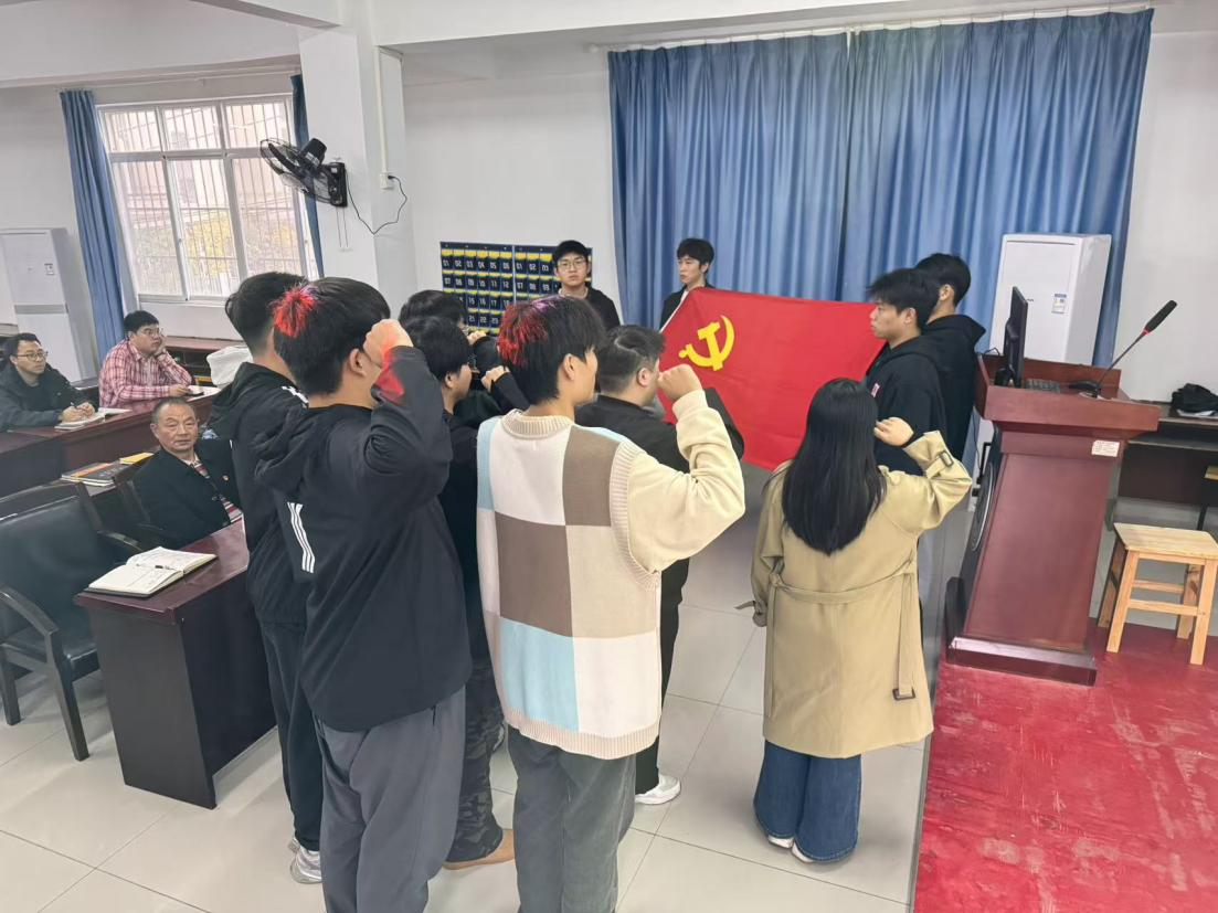 淬煉初心強(qiáng)作風(fēng) 砥礪奮進(jìn)啟新程—— 武漢科技職業(yè)學(xué)院舉行預(yù)備黨員宣誓儀式暨作風(fēng)建設(shè)專題學(xué)習(xí)