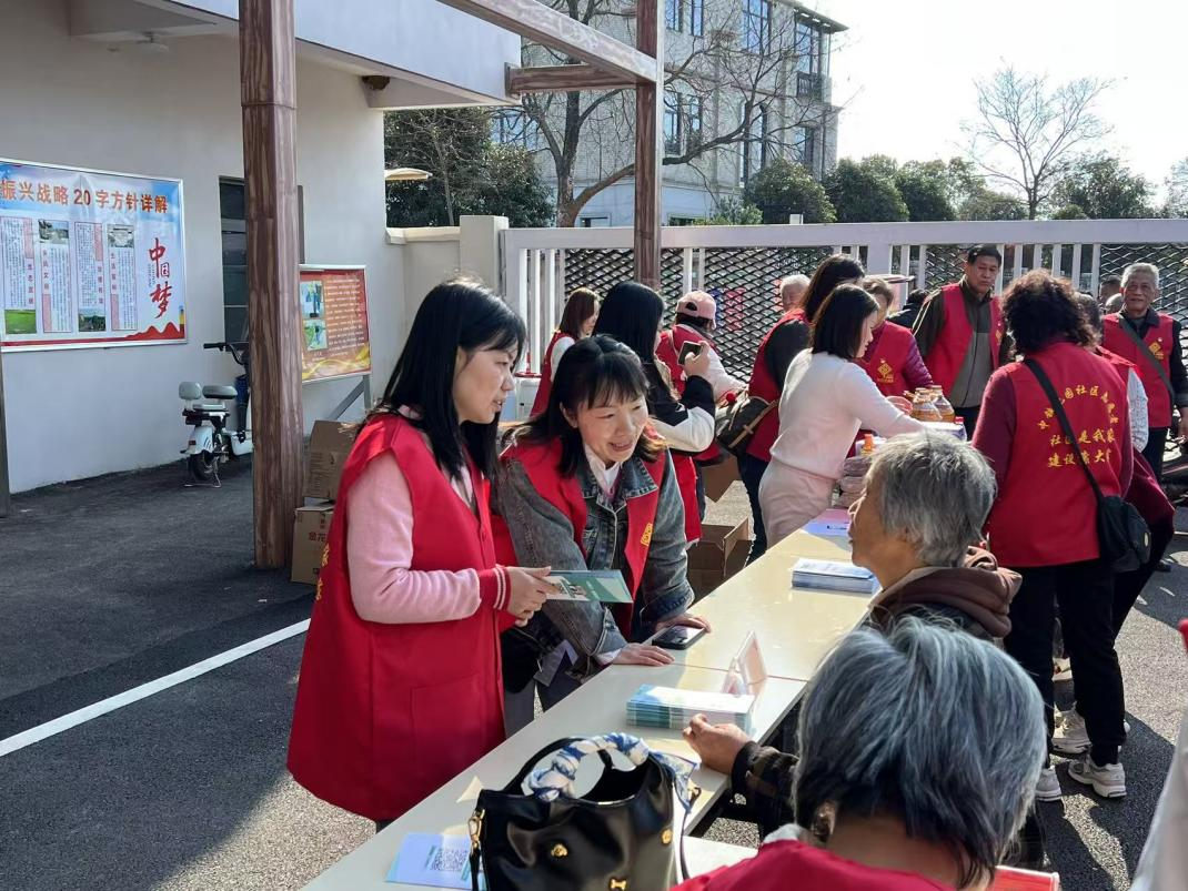 黨建賦能鄉(xiāng)村振興 校社共建書寫新篇——我院攜手中鐵花園社區(qū)赴光明村開展黨建共建活動