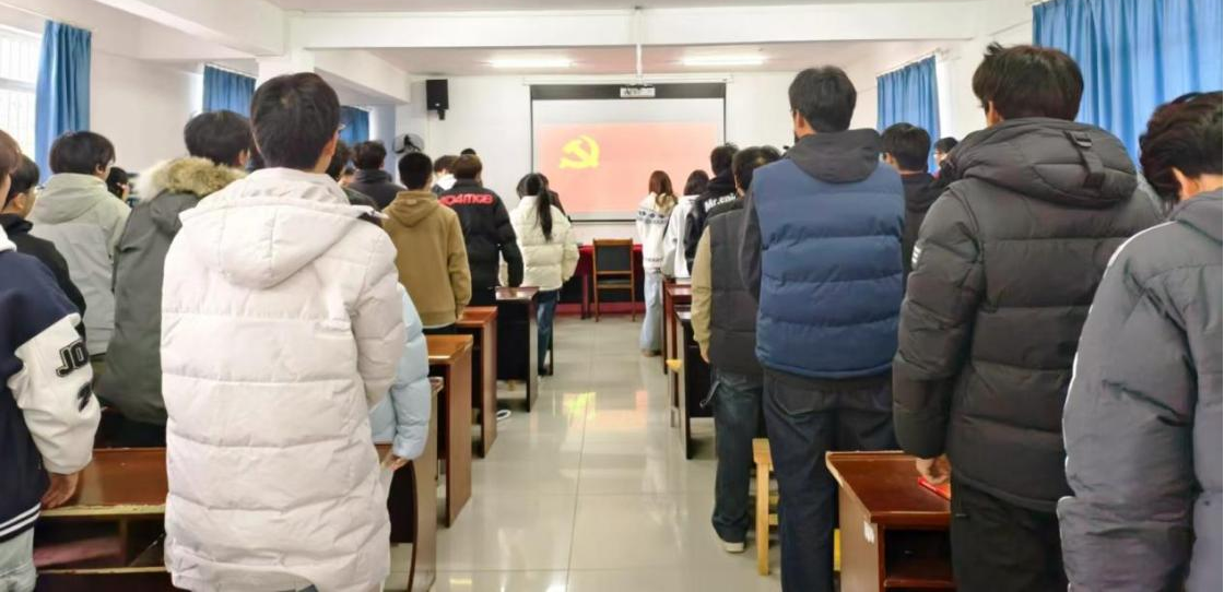 淬煉初心擔(dān)使命 薪火相傳啟新程 ——武漢科技職業(yè)學(xué)院第40期業(yè)余黨校順利結(jié)業(yè)