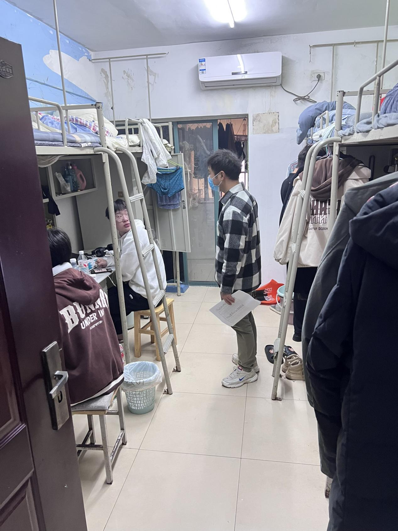 我院開展學生宿舍衛(wèi)生安全大檢查 共筑平安校園