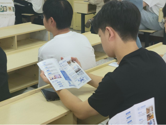 學(xué)校攜手美的集團(tuán)舉行2025年秋季崗位實(shí)習(xí)企業(yè)宣講會(huì)