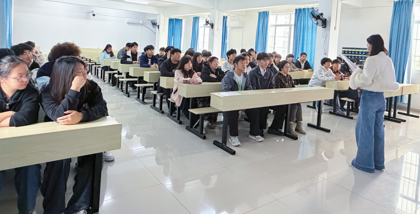 我校召開安全信息員工作會議  筑牢校園安全第一道防線