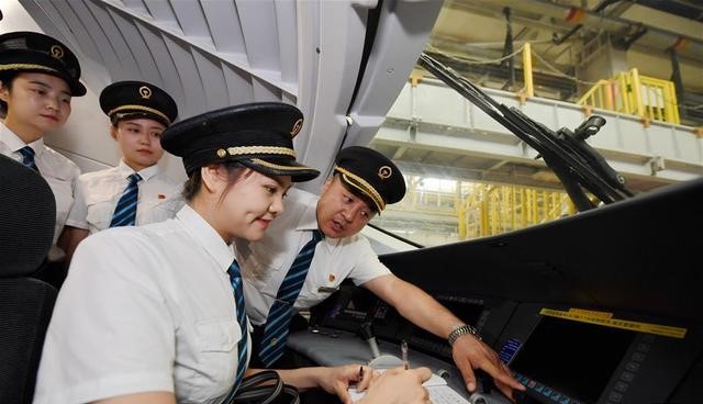 國內(nèi)鐵路將迎來首批女動車組司機 國內(nèi)鐵路將迎來首批女動車組司機