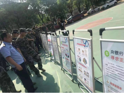 武科院開(kāi)展“防范校園貸、套路貸宣傳進(jìn)校園”活動(dòng) 武科院開(kāi)展“防范校園貸、套路貸宣傳進(jìn)校園”活動(dòng)