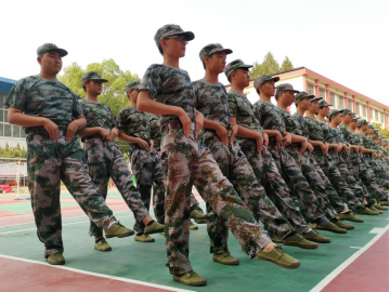 我院召開2019級新生軍訓匯報表演暨總結表彰大會