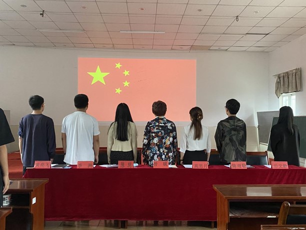 我院舉辦首屆團(tuán)課結(jié)業(yè)典禮暨入團(tuán)儀式