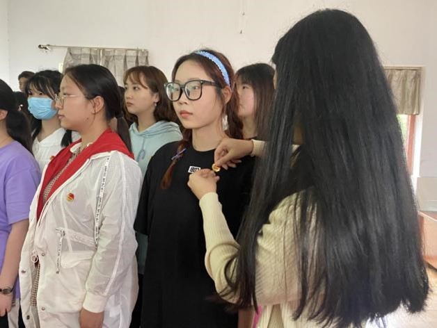 我院舉辦首屆團(tuán)課結(jié)業(yè)典禮暨入團(tuán)儀式