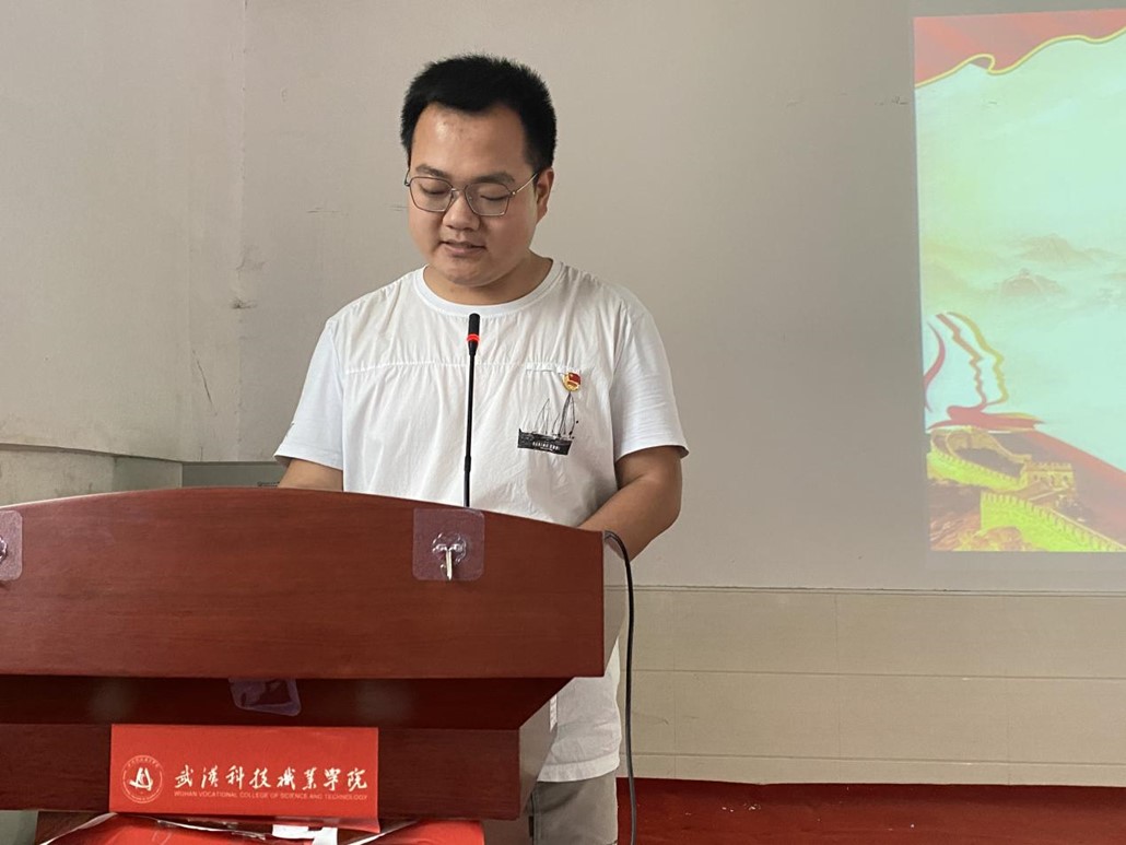 我院舉辦首屆團(tuán)課結(jié)業(yè)典禮暨入團(tuán)儀式