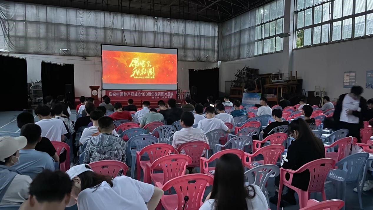 組織觀看《厲害了，我的國》活動簡報(bào)