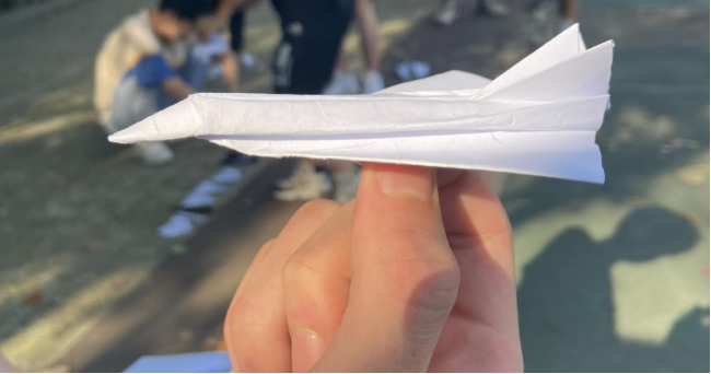 武漢科技職業(yè)學(xué)院成功舉辦了第四屆紙飛機(jī)比賽 武漢科技職業(yè)學(xué)院成功舉辦了第四屆紙飛機(jī)比賽