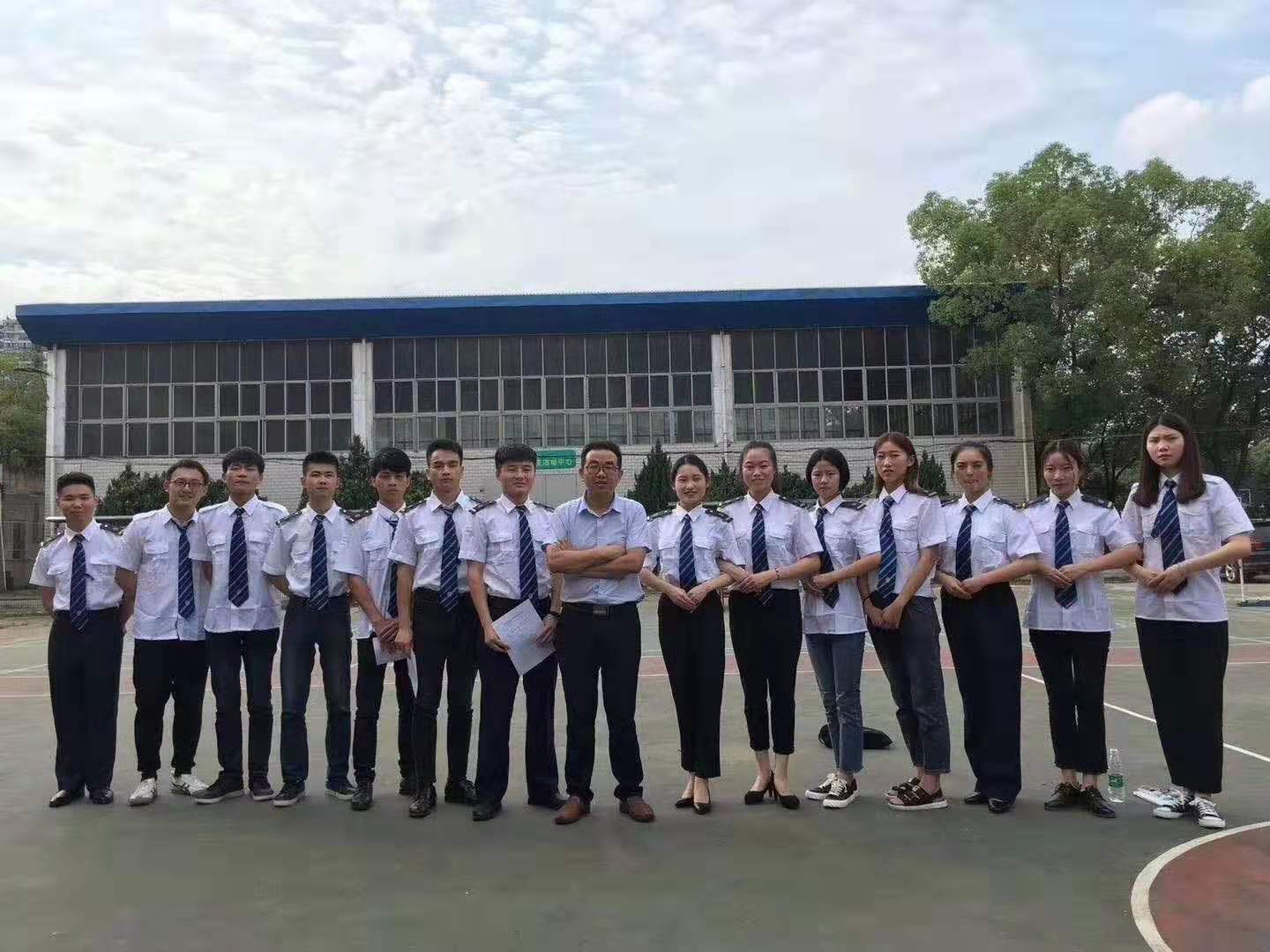 促進(jìn)畢業(yè)生就業(yè)的政策措施和指導(dǎo)服務(wù)