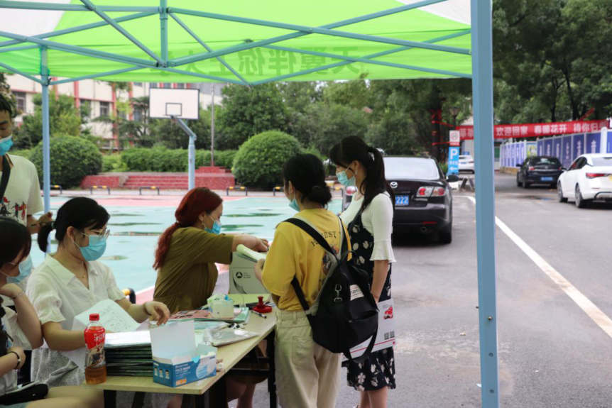 歡迎回家!武漢科技職業(yè)學院迎來2020屆首批畢業(yè)生返校 歡迎回家!武漢科技職業(yè)學院迎來2020屆首批畢業(yè)生返校