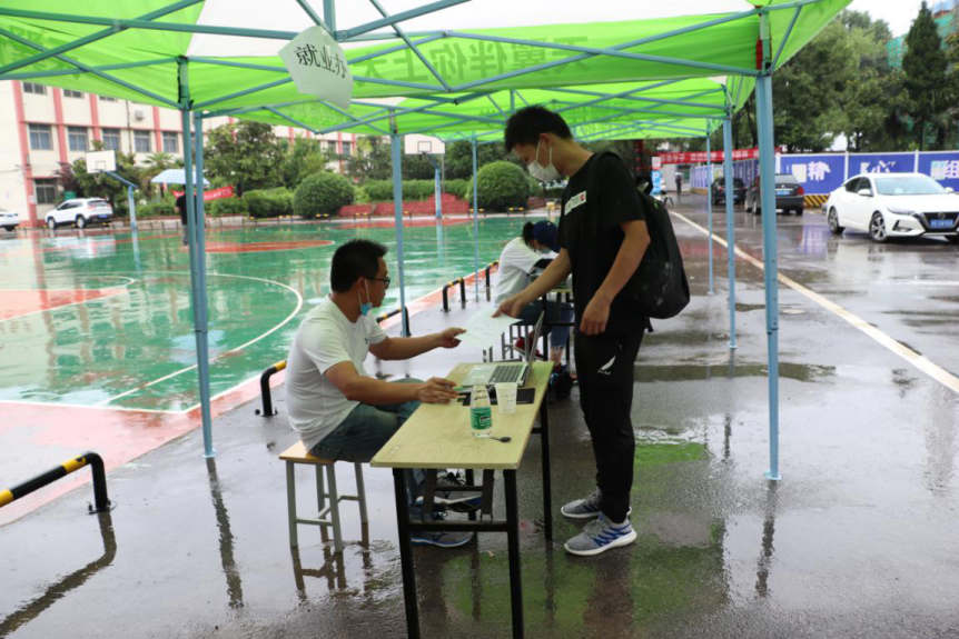 歡迎回家!武漢科技職業(yè)學院迎來2020屆首批畢業(yè)生返校 歡迎回家!武漢科技職業(yè)學院迎來2020屆首批畢業(yè)生返校