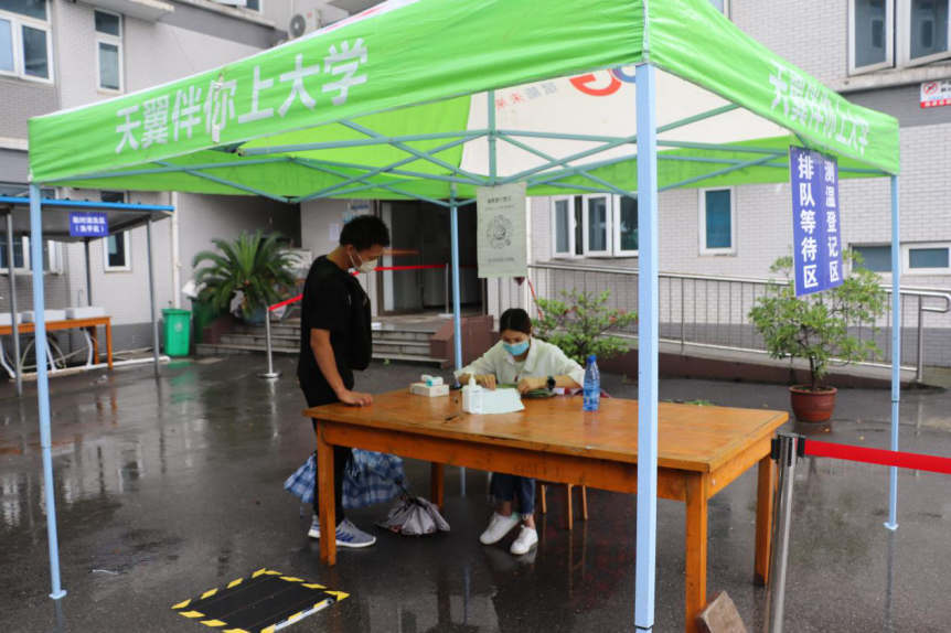 歡迎回家!武漢科技職業(yè)學院迎來2020屆首批畢業(yè)生返校 歡迎回家!武漢科技職業(yè)學院迎來2020屆首批畢業(yè)生返校