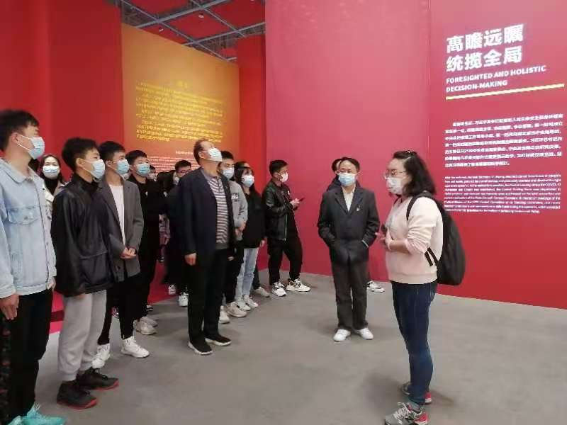 人民至上,生命至上 我院組織黨員教職工及入黨積極分子 到武漢客廳參觀抗疫專題展覽 人民至上,生命至上 我院組織黨員教職工及入黨積極分子 到武漢客廳參觀抗疫專題展覽