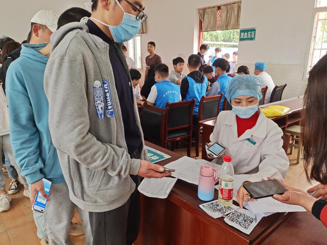 學(xué)校開展新冠疫苗集中接種工作