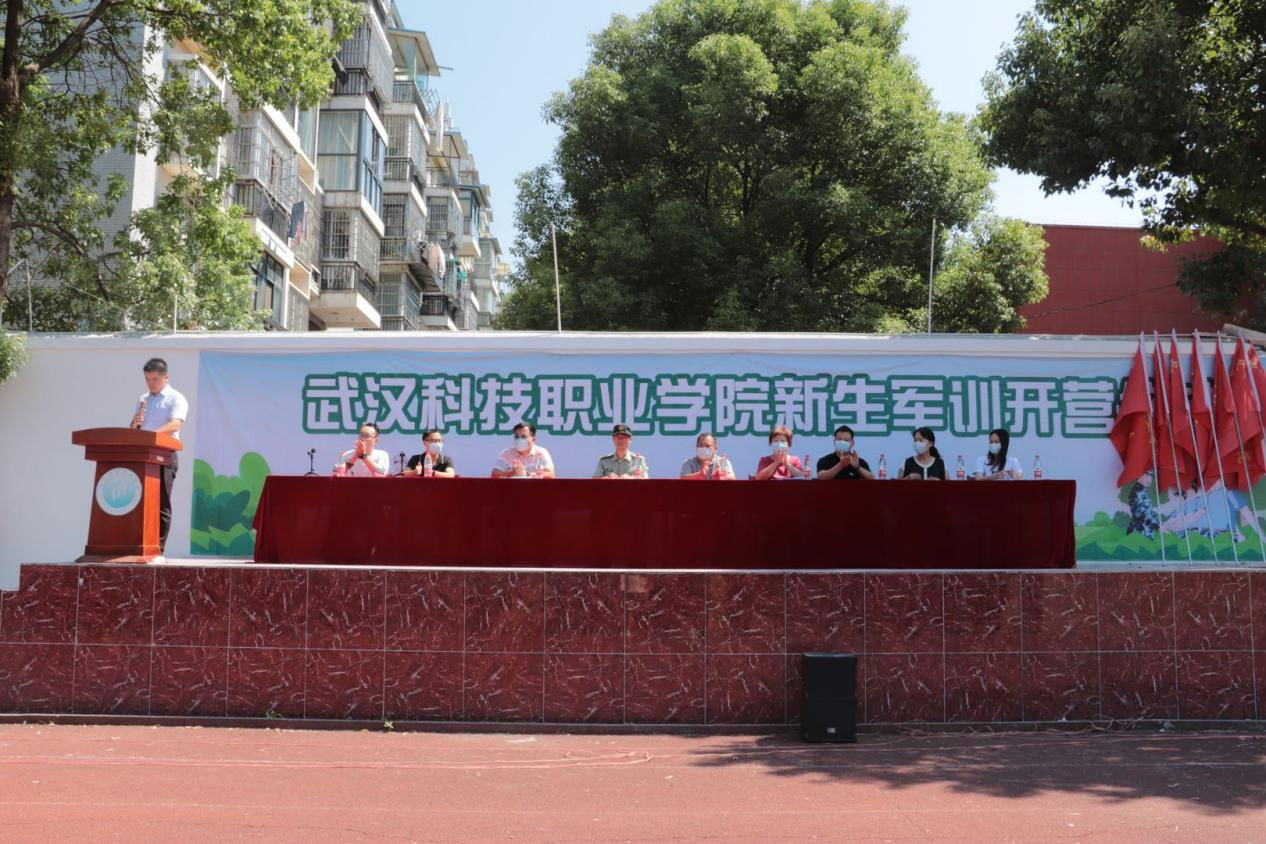 我校新生軍訓(xùn)開營(yíng)儀式圓滿落幕