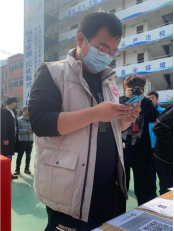 人人都獻(xiàn)出一點(diǎn)愛，人生將變得更美好      ——為黎承航同學(xué)募捐