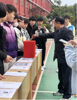 人人都獻(xiàn)出一點(diǎn)愛，人生將變得更美好      ——為黎承航同學(xué)募捐