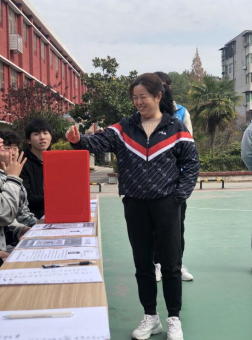 人人都獻(xiàn)出一點(diǎn)愛,人生將變得更美好 ——為黎承航同學(xué)募捐 人人都獻(xiàn)出一點(diǎn)愛,人生將變得更美好 ——為黎承航同學(xué)募捐