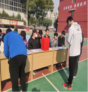 人人都獻(xiàn)出一點(diǎn)愛,人生將變得更美好 ——為黎承航同學(xué)募捐 人人都獻(xiàn)出一點(diǎn)愛,人生將變得更美好 ——為黎承航同學(xué)募捐