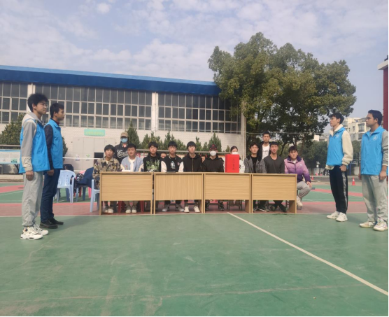 人人都獻(xiàn)出一點(diǎn)愛，人生將變得更美好      ——為黎承航同學(xué)募捐